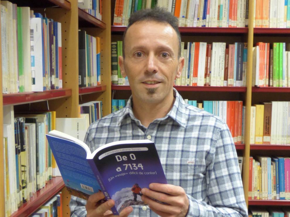 Fernando Latorre:"Escribir mi primer libro ha sido más complicado que subir al pico Lenin"