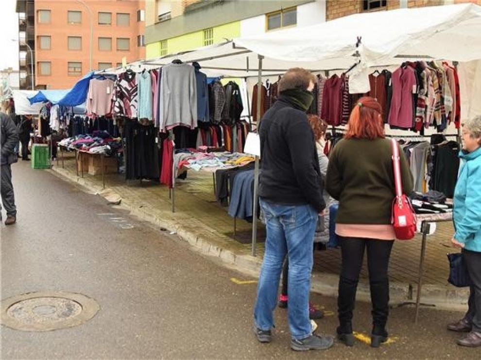 Los vendedores ambulantes de Huesca quieren trasladar el mercadillo de los sábados al paseo de Ramón y Cajal