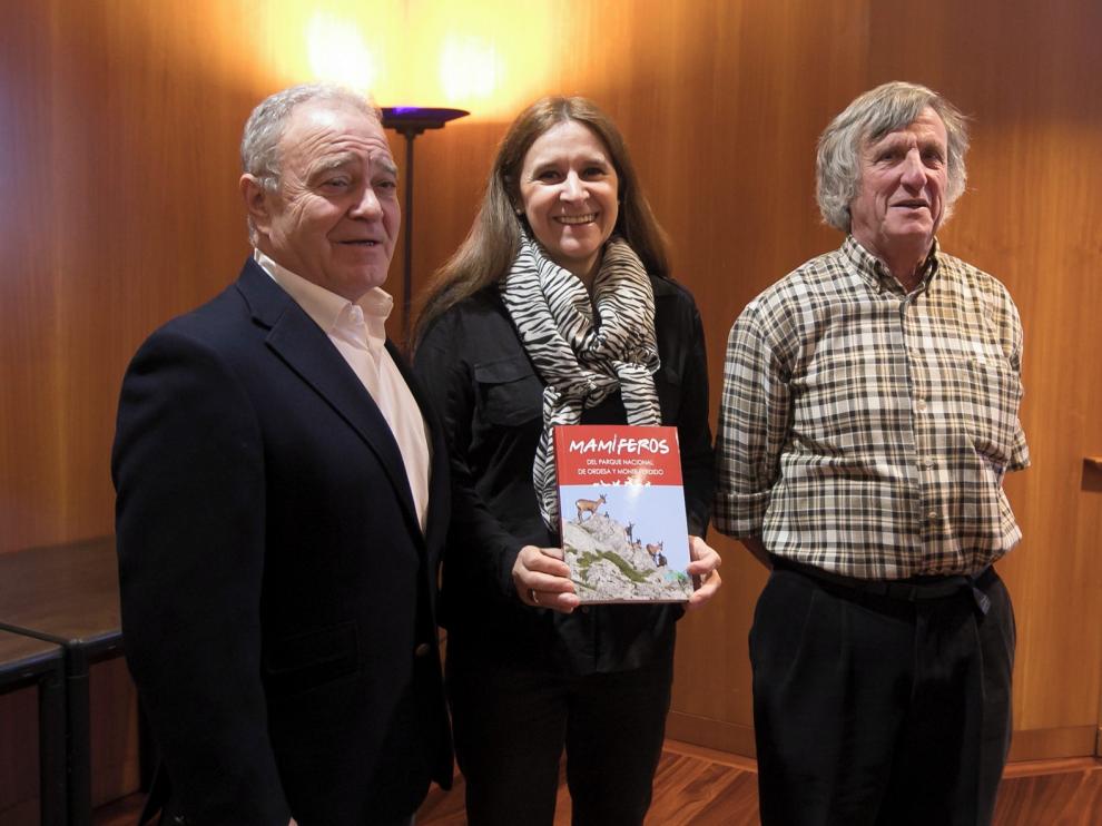 Un libro analiza las 50 especies de mamíferos de Ordesa