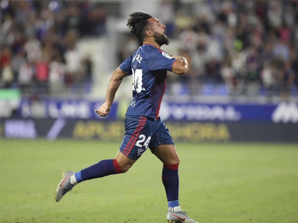 El Huesca busca un centrocampista, Insua se queda e Ivi marcha a la Ponferradina