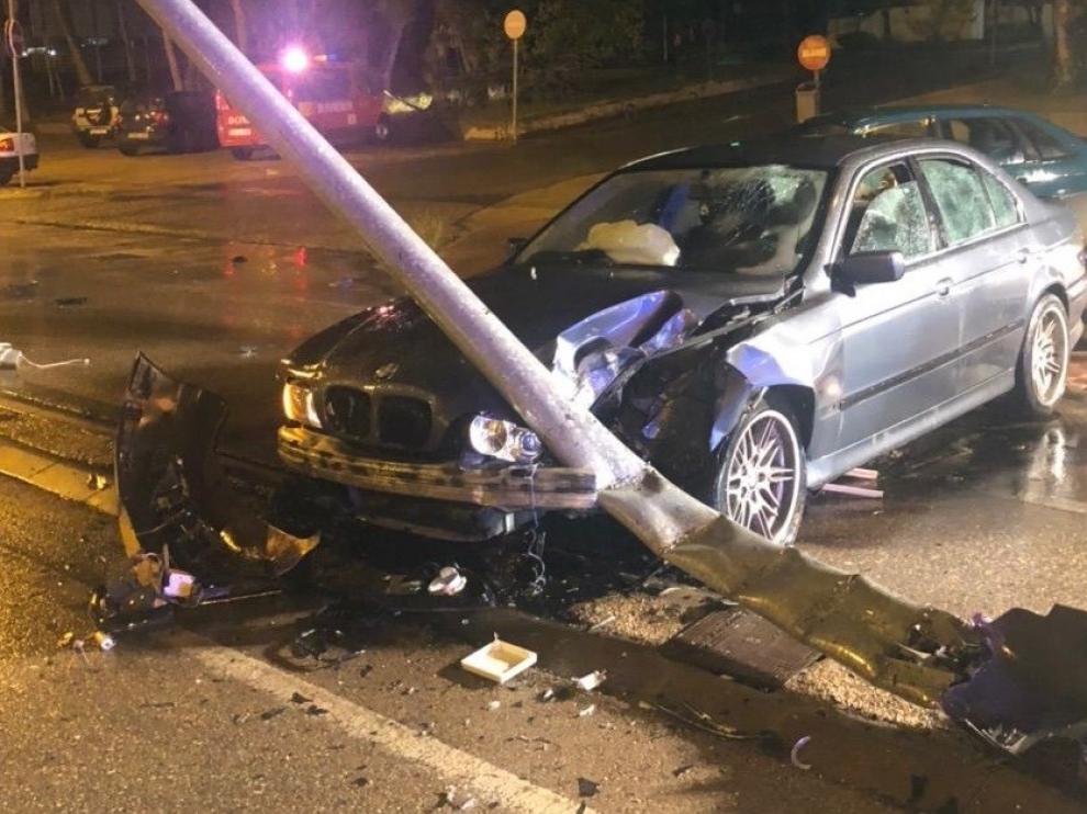Un herido en un aparatoso accidente de madrugada frente al Hospital San Jorge de Huesca