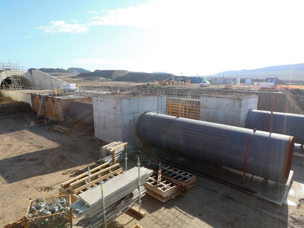 Riegos del Alto Aragón confía en que a finales de 2021 concluyan las obras del embalse de Almudévar