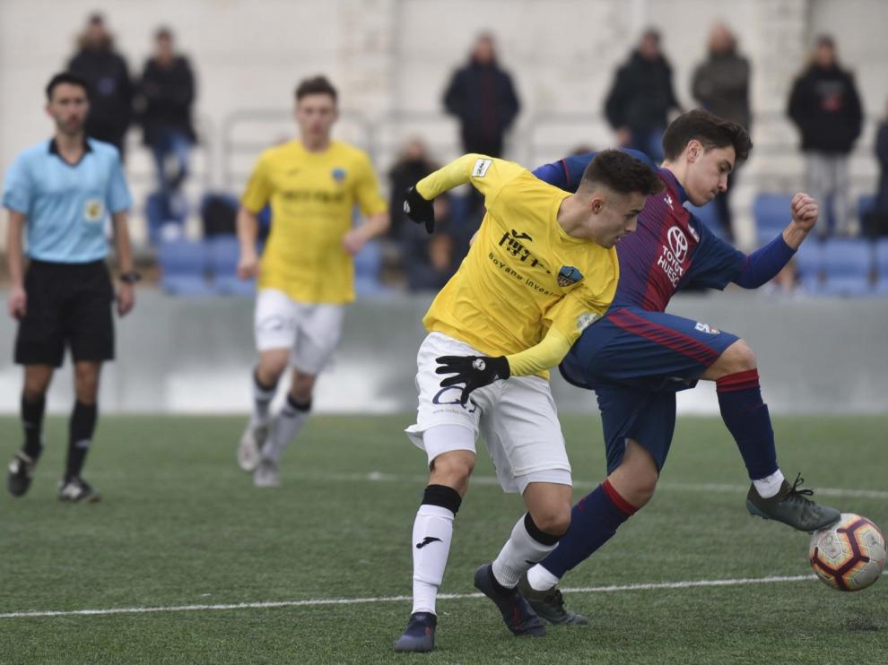 El Huesca gana con sufrimiento su primer partido en casa