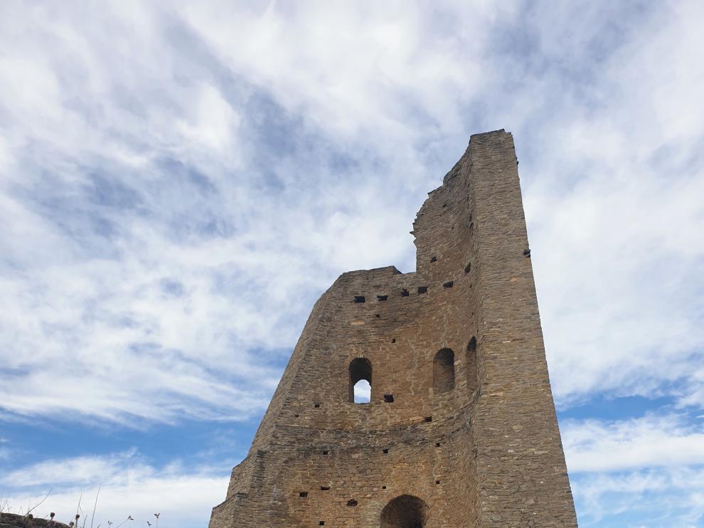 El castillo del Mon de Perarrúa impone por su ubicación