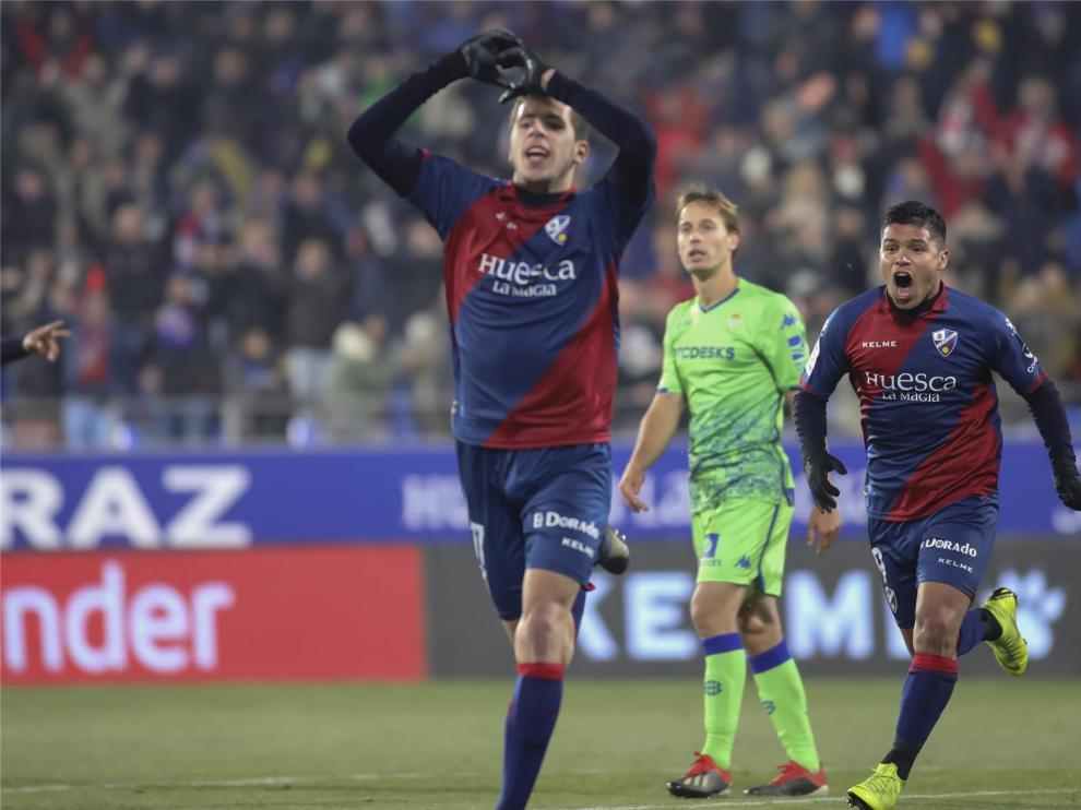 Christian Rivera, "una opción entre varias" para el centro del campo del Huesca