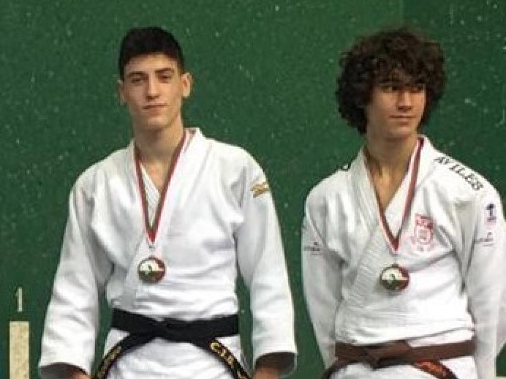 Plata para Alba Ramírez y Raquel Miret, del Ibón, y bronce para Rodrigo Pérez, del Binéfar