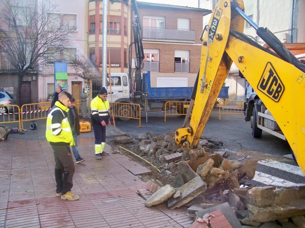 Una filtración provoca el hundimiento de una parte del pavimiento en Fraga