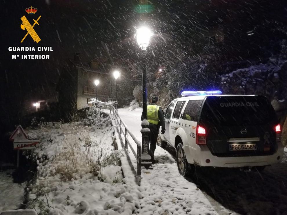 Evacuadas 2 personas aisladas en sus casas por el temporal y sin provisiones