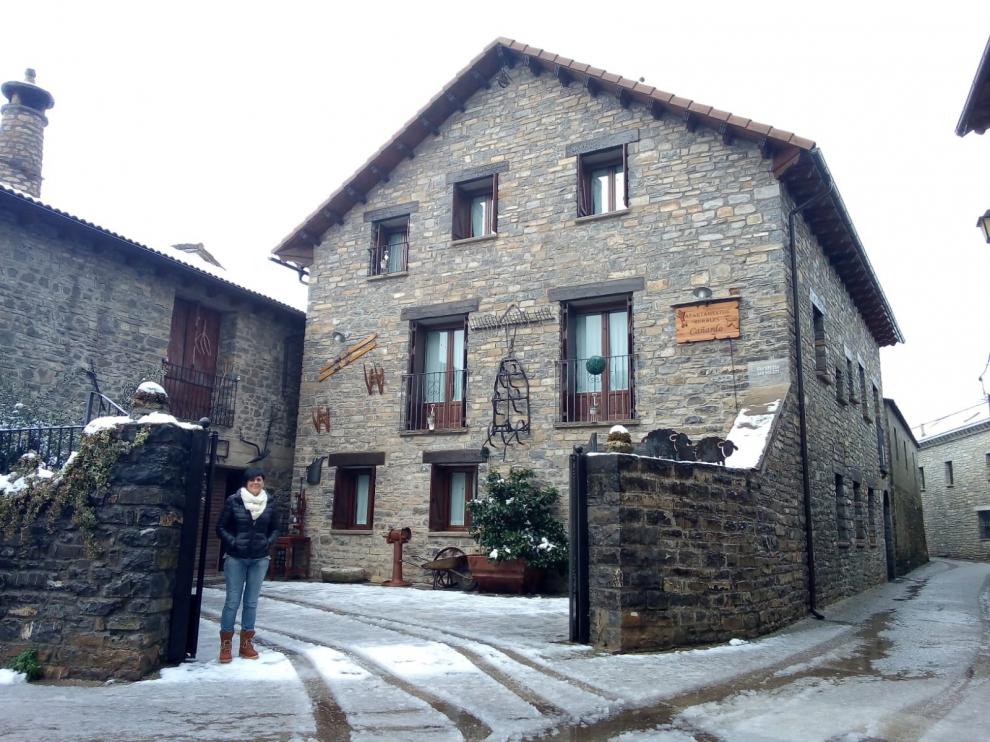 Ana María Acín, de los apartamentos "Cañardo" en Orós Alto: "El turismo rural fue la opción que vi para trabajar en el pueblo y no me equivoqué"