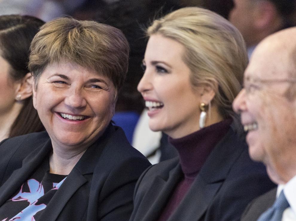 EE. UU. "amenaza" en Davos con una tasa digital global