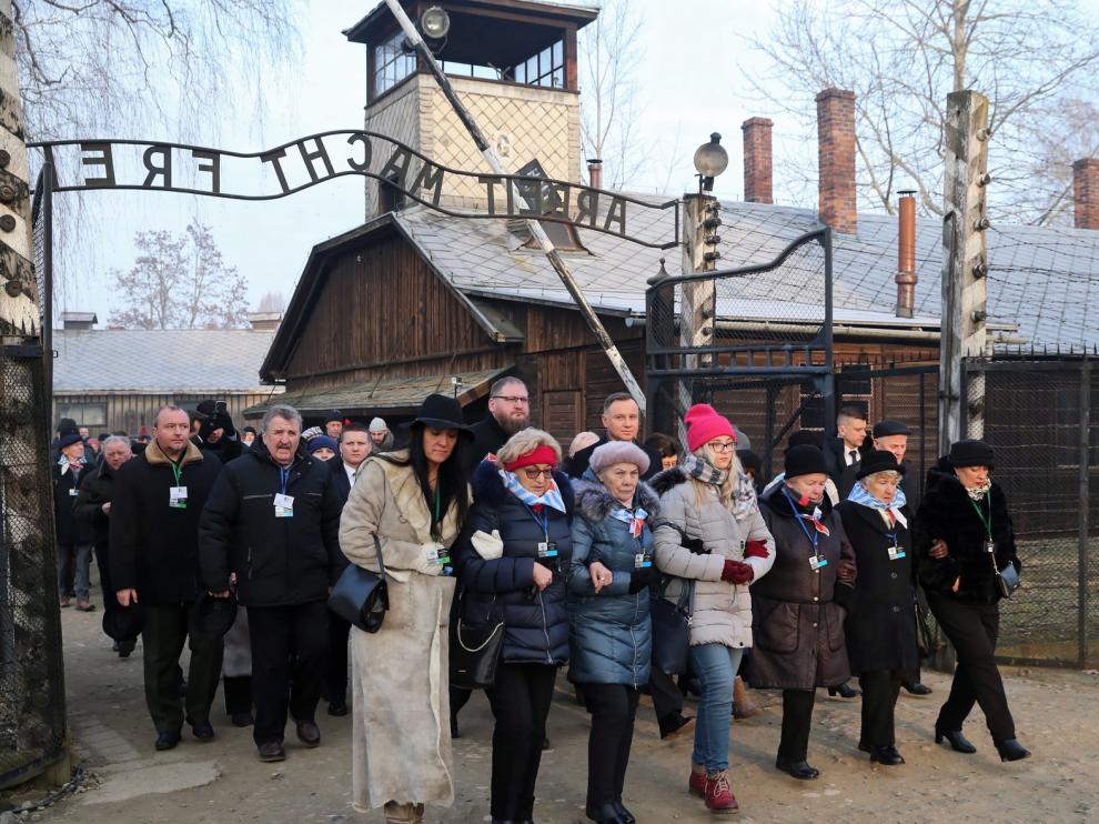 Supervivientes de Auschwitz regresan al campo nazi
