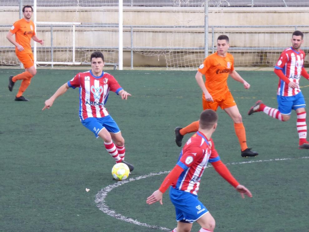 El Barbastro tira de efectividad para ganar