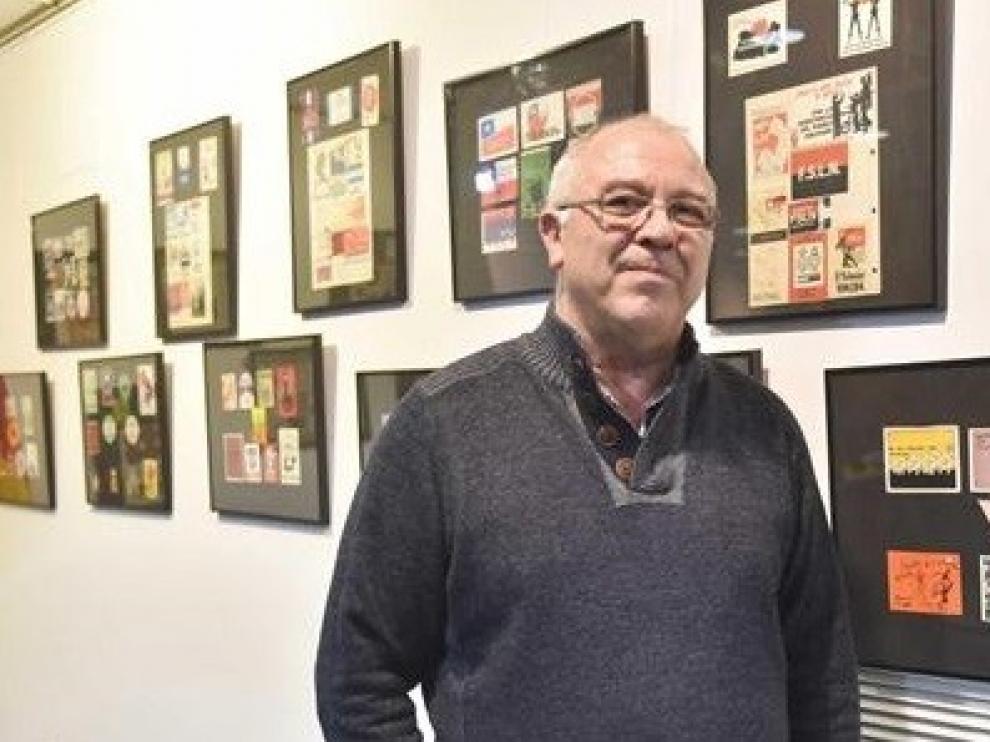 Una exposición de pegatinas repasa la Transición Española