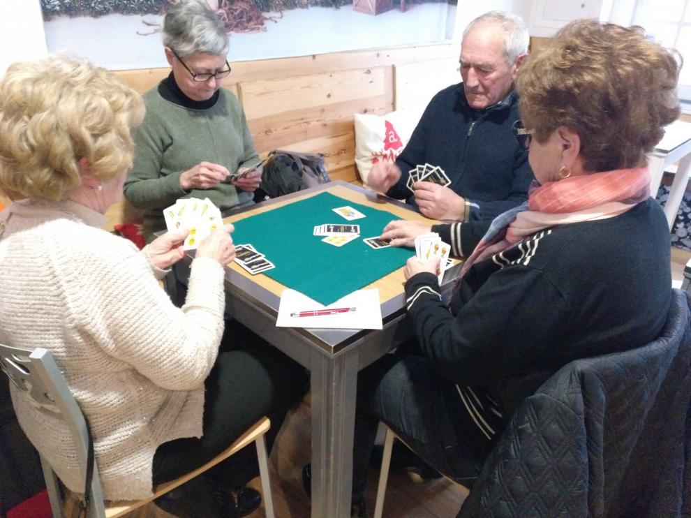 El Campeonato de Guiñote ya tiene finalistas en Jacetania, Alto Gállego y Huesca capital