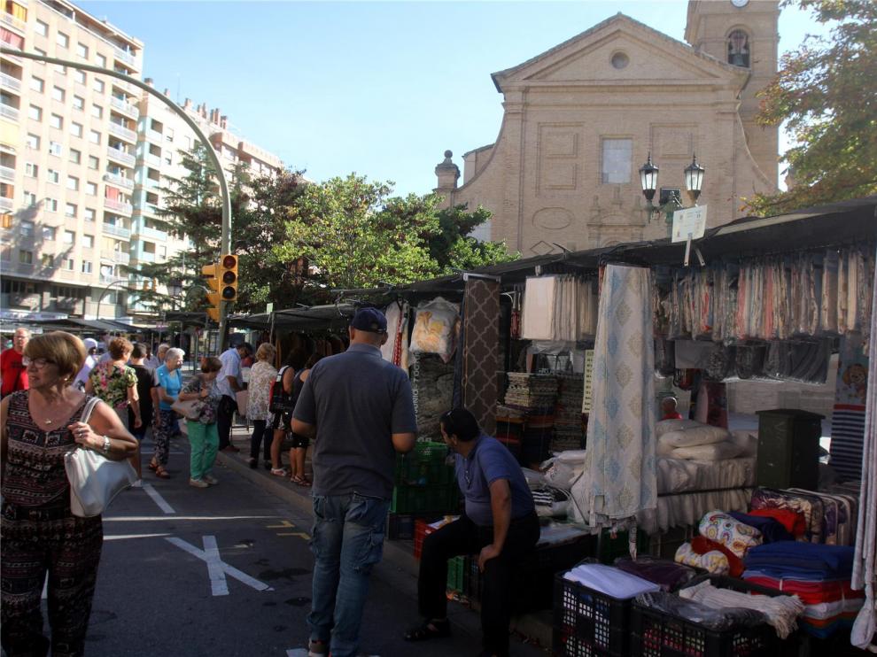 Los vendedores del mercadillo de Huesca cuadran el espacio al milímetro para trasladarse a Obispo Pintado