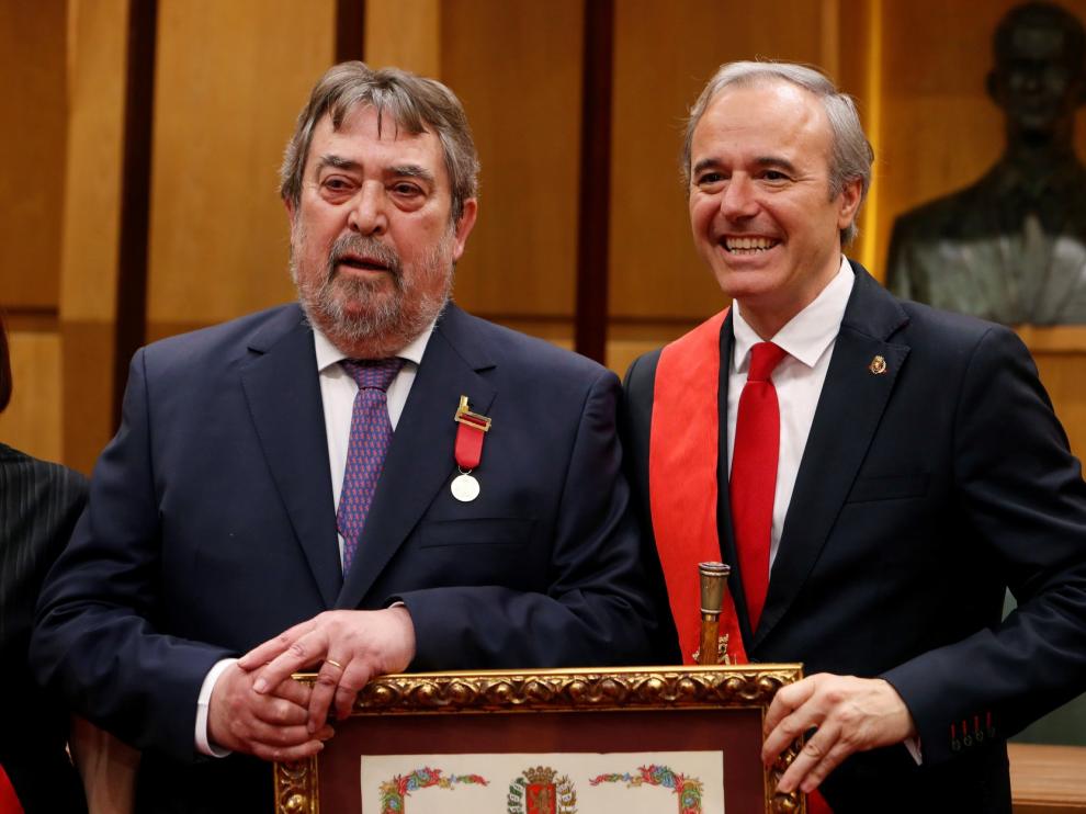 Belloch recibe su "soñada" Medalla de Oro de Zaragoza