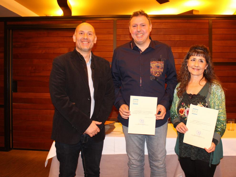 Ernesto Tubía recoge su premio literario en Binéfar