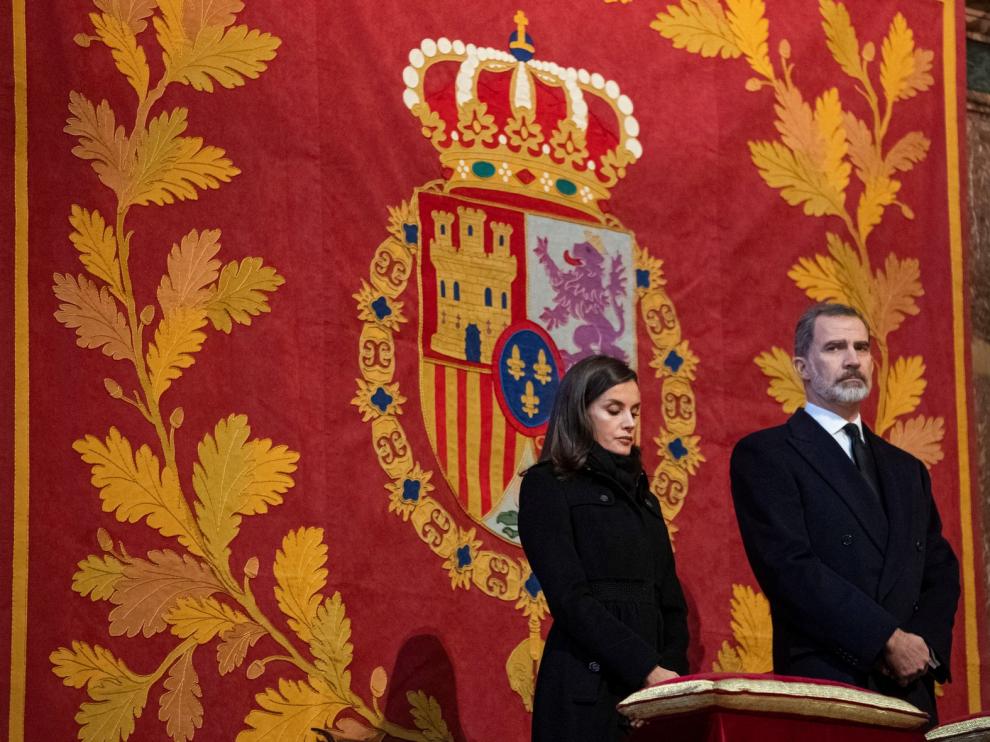 Los Reyes presiden el funeral de Doña Pilar, Infanta "orgullosa" de su hermano por la reconciliación de los españoles