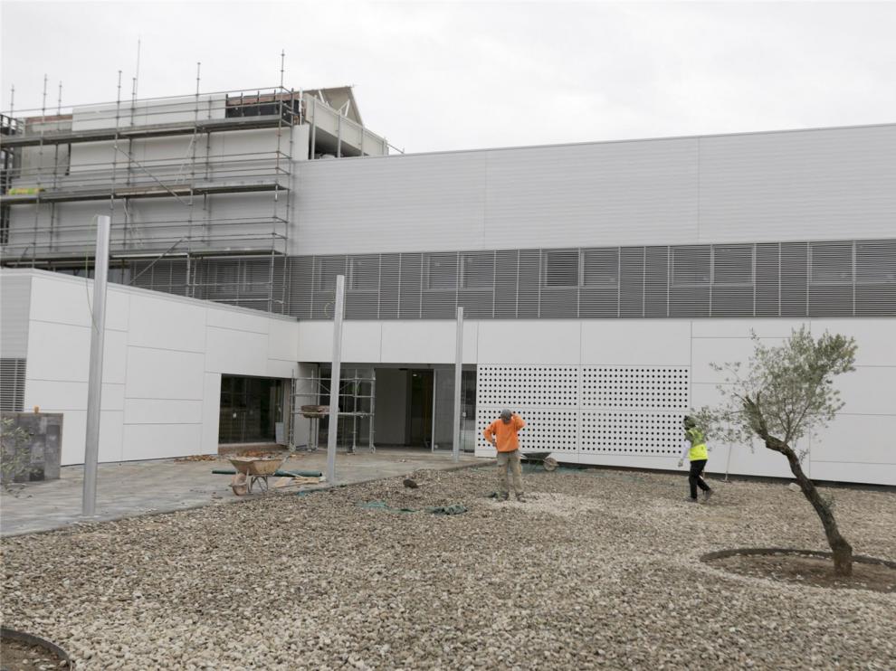 El pleno, con la oposición del PSOE, exige a Sanidad una fecha para la apertura del Centro de Salud de Los Olivos