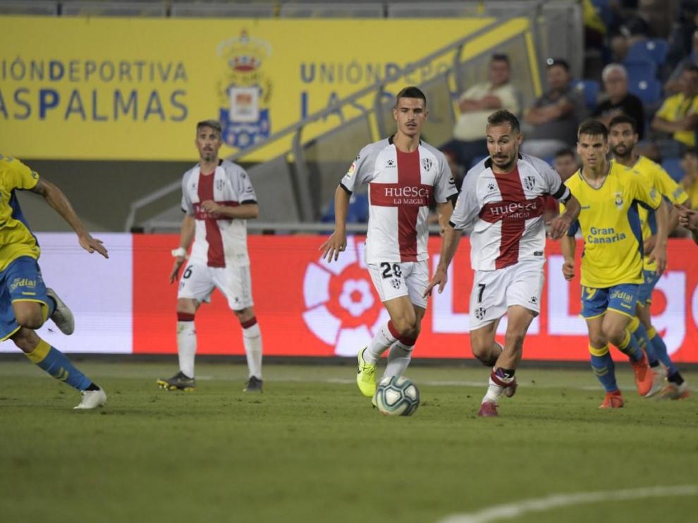 El Huesca no hace fichajes y Seoane (Lugo) y Jovanovic (Depor) salen cedidos