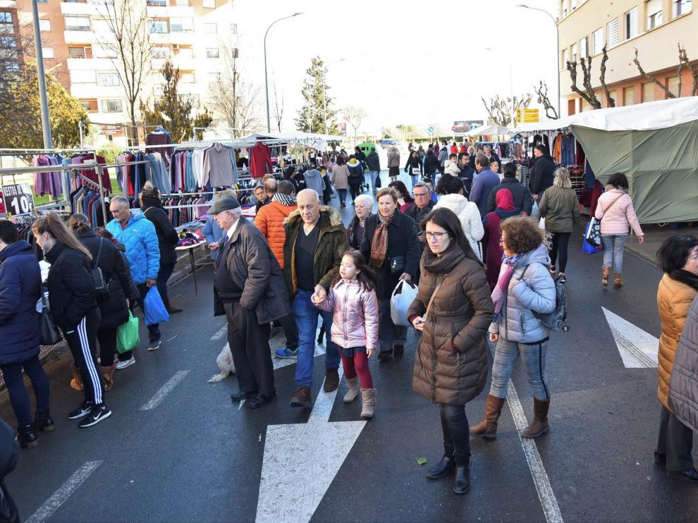Obispo Pintado deja un muy buen sabor de boca a los vendedores del mercadillo de Huesca