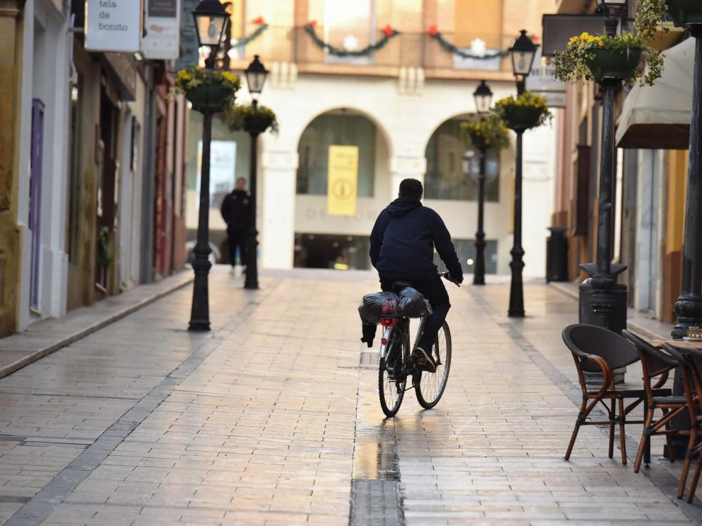 Las asociaciones ciclistas de Huesca reclaman la supresión en general de las aceras bici