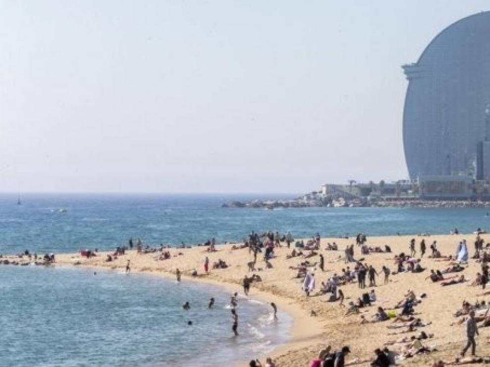 España bate récords de turistas pese a la caída de los principales emisores