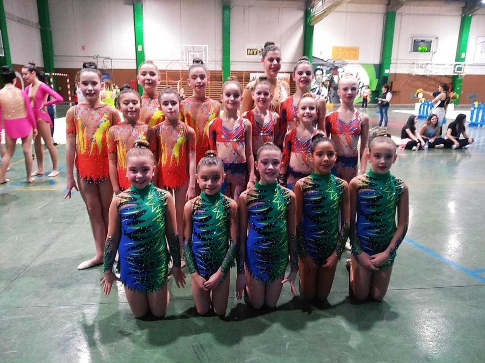 Las gimnastas de Espacio Rítmica Monzón y Club Jacetano GRD debutaron en Zaragoza