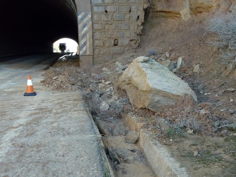 Un desprendimiento corta la antigua N-II en Fraga
