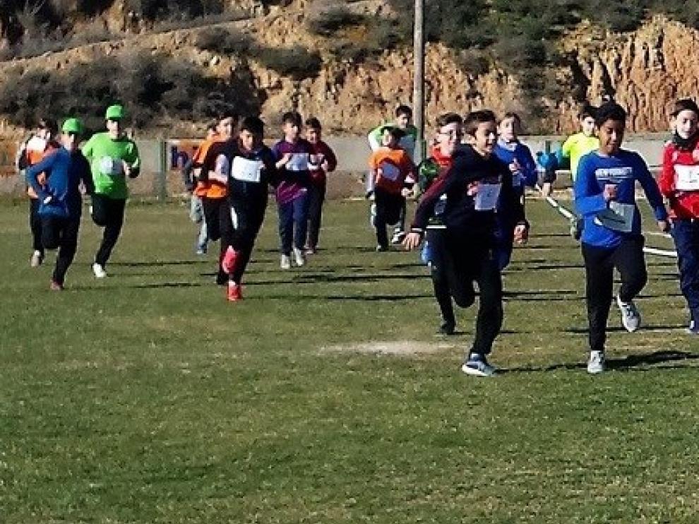 Ontiñena vive su gran Jornada de Cross Escolar