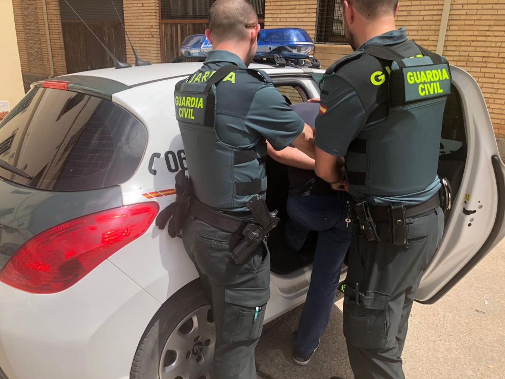 La Guardia Civil de Teruel detiene in fraganti al presunto autor de un delito de robo en un establecimiento de Alcañiz