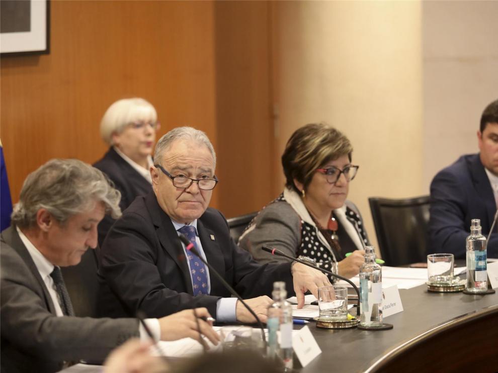 PP y PSOE se enfrentan en el pleno de la DPH por la Mesa del Agua