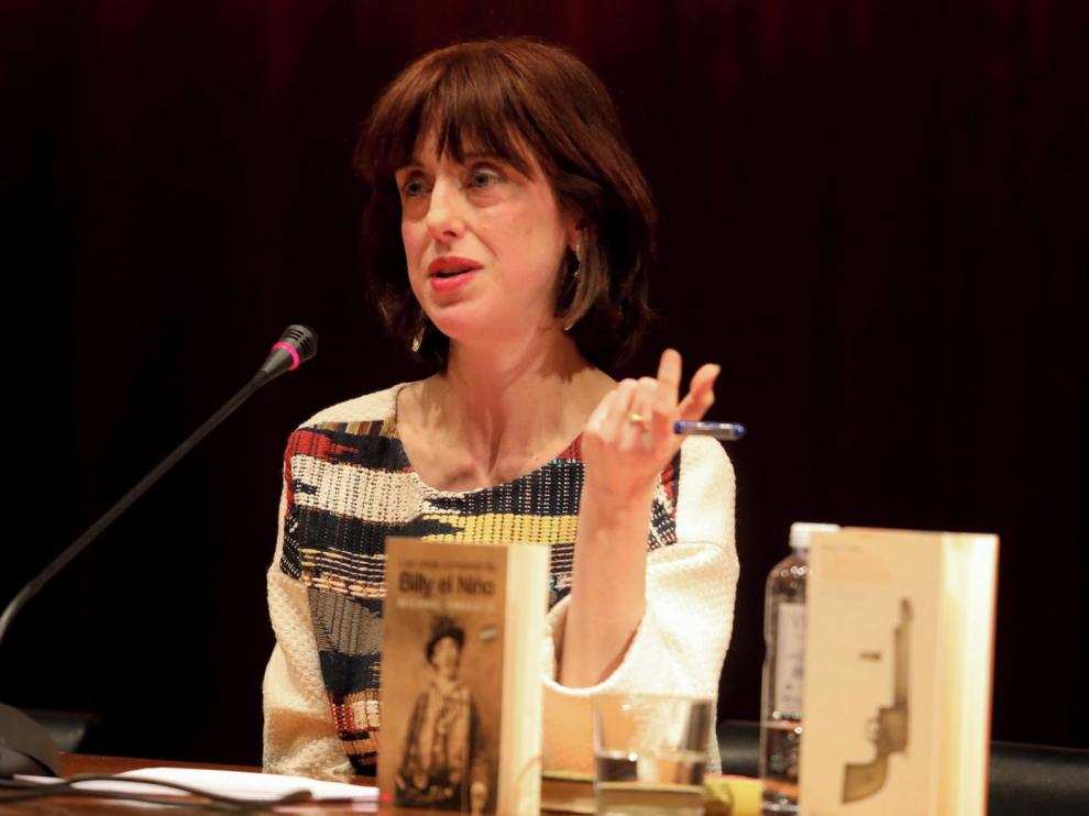 Irene Vallejo: "En esta novela Sender trasladó sus recuerdos de la Guerra"
