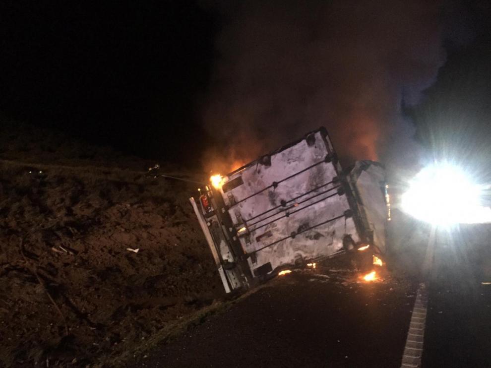 Un herido en el accidente de un camión en Peñalba