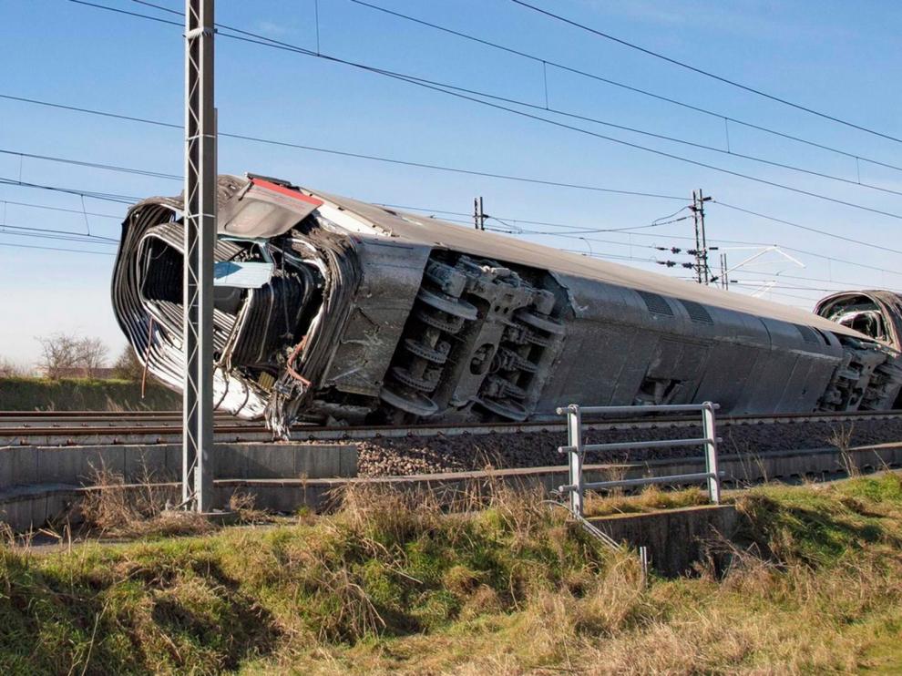 Dos muertos y 30 heridos en un accidente de tren en Italia