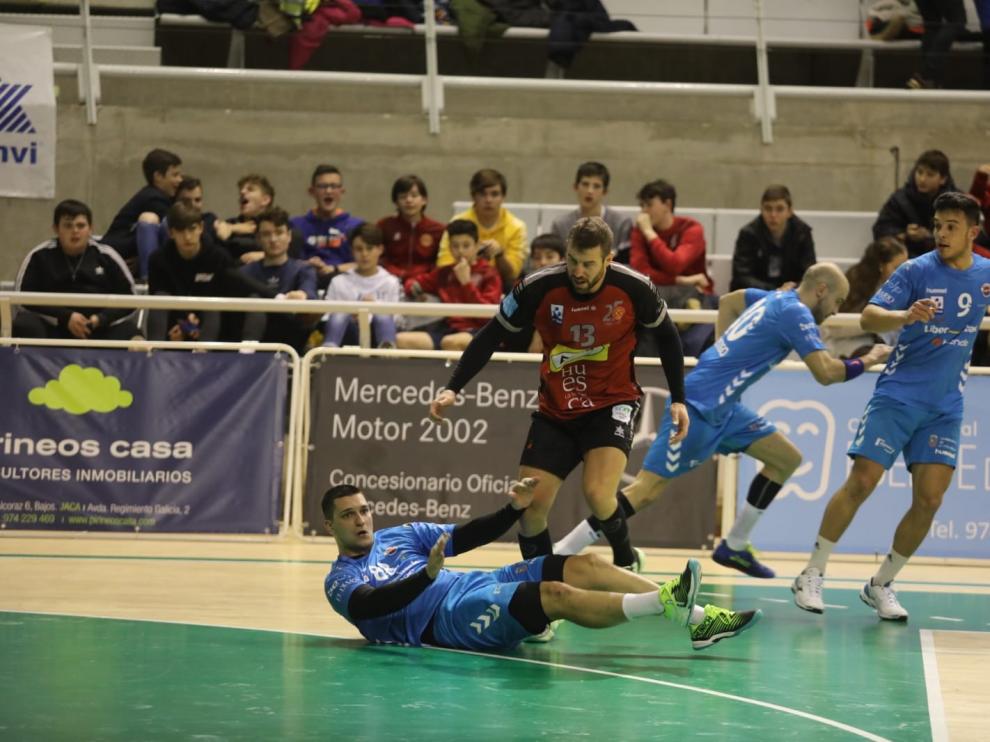 El Bada Huesca vuelve a sonreír con una importante victoria ante el Sinfín (22-20)