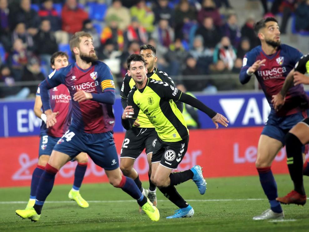 El Huesca, a dar un giro de tuerca en un duelo de gigantes con el Girona