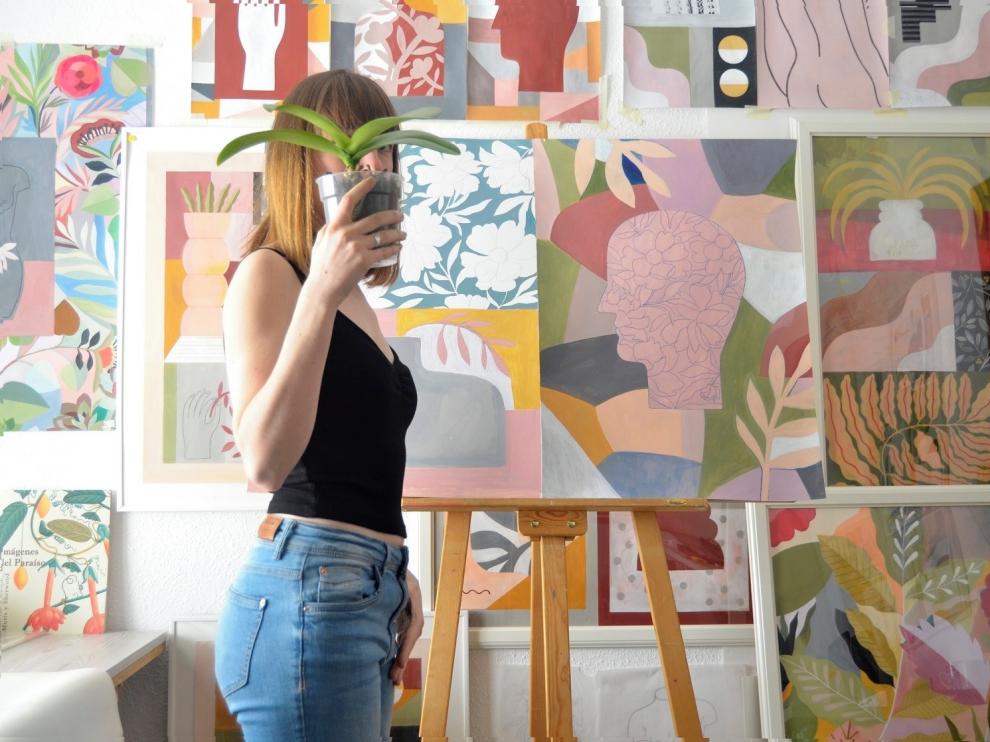 La artista Aída Tejero da un salto al vacío con su colección "Shapes"