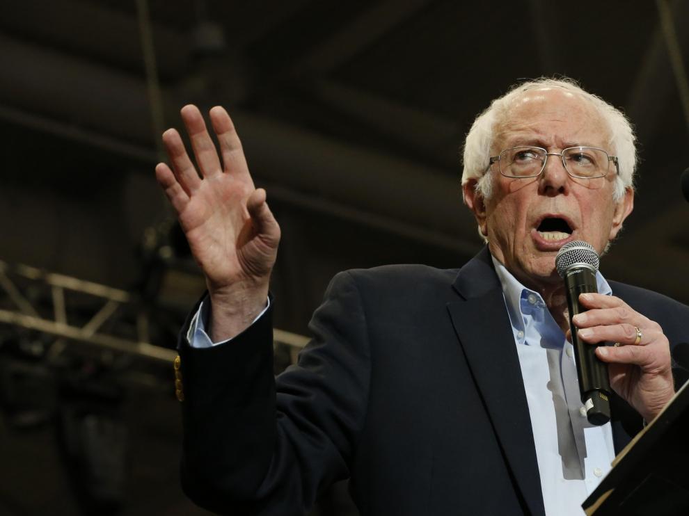 Sanders y Trump convocan a las masas en el cierre de campaña en New Hampshire