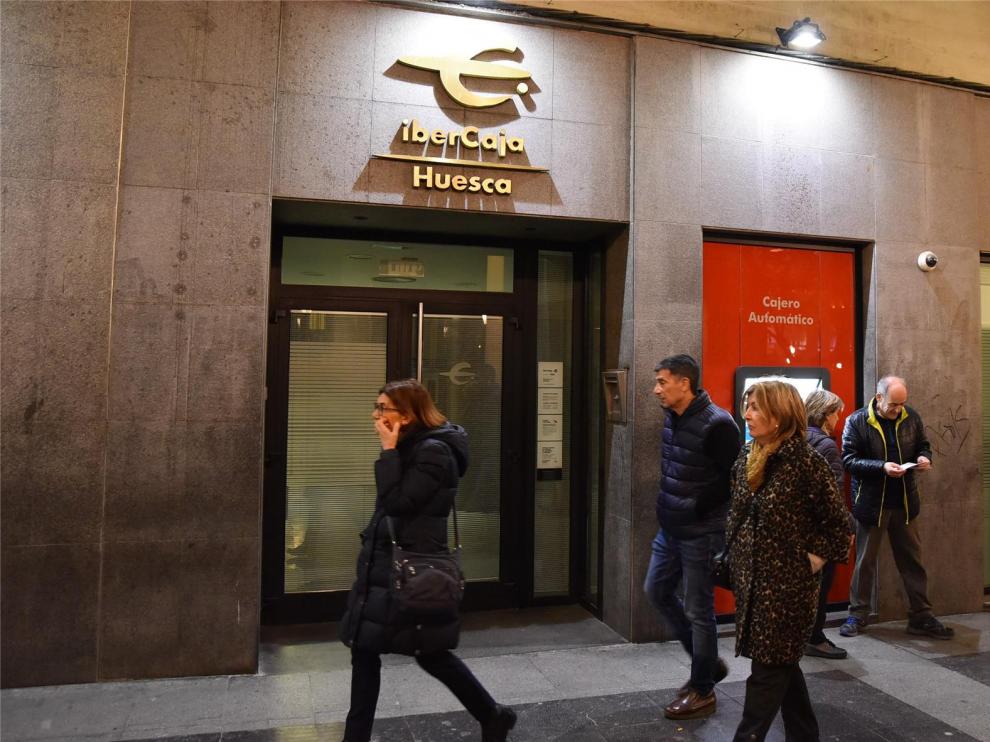 El ERE de Ibercaja será de "un máximo" de 550 despidos y 160 cierres de oficinas