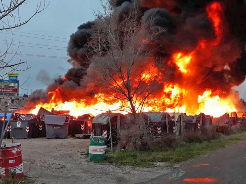 Archivada causa contra 4 jardineros por incendio en campa de contenedores de recogida de residuos de FCC en Zaragoza