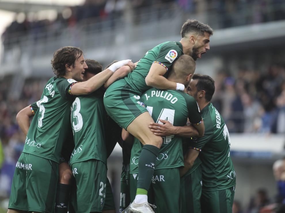 El mejor Huesca regresa para vencer al Almería (3-2)