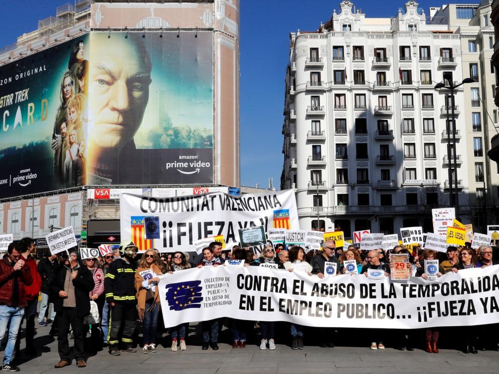Interinos se manifiestan contra la precariedad del empleo público