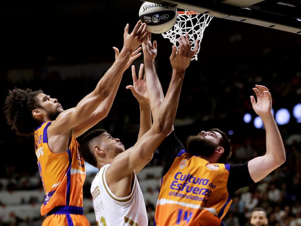 Unicaja y Real Madrid, finalistas tras sendas victorias contundentes