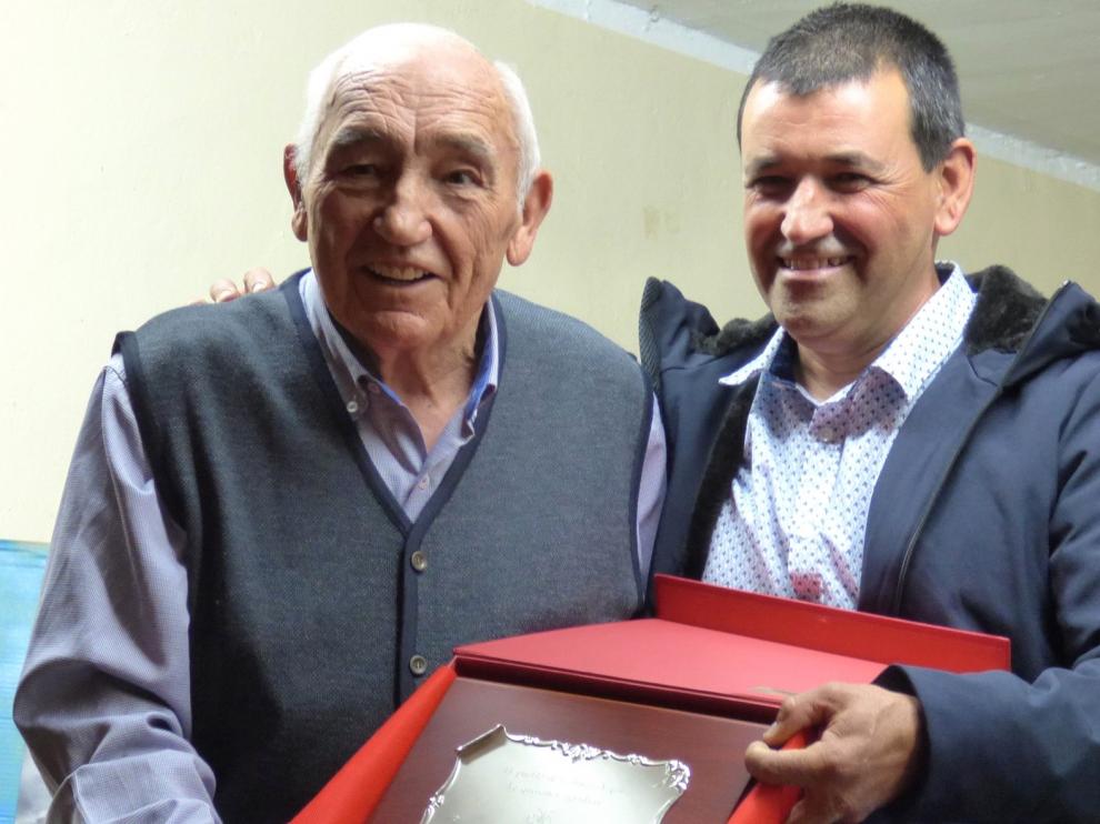 Colungo rinde un emotivo homenaje al exalcalde Antonio Lacasa