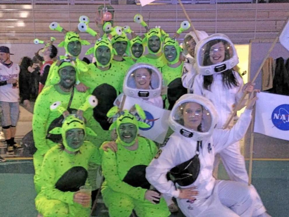 Animado carnaval en el pabellón de Lanaja