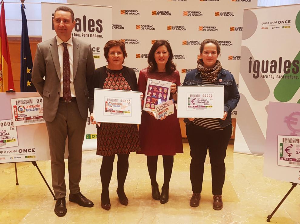 El IAM presenta un libro en braille con todos sus servicios y teléfonos para mujeres con discapacidad visual