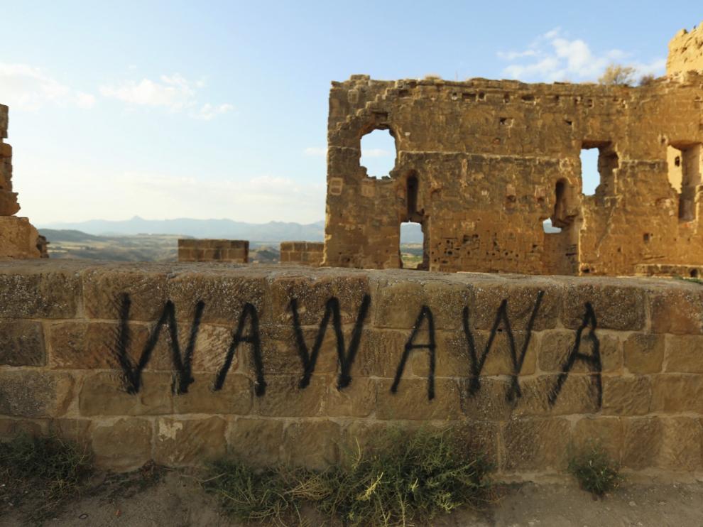 Cultura estima en 15.000 euros los daños por las pintadas en Montearagón