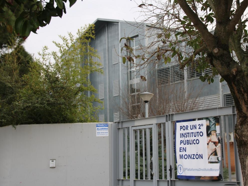 Los padres creen un "despropósito" la propuesta sobre el instituto de Monzón