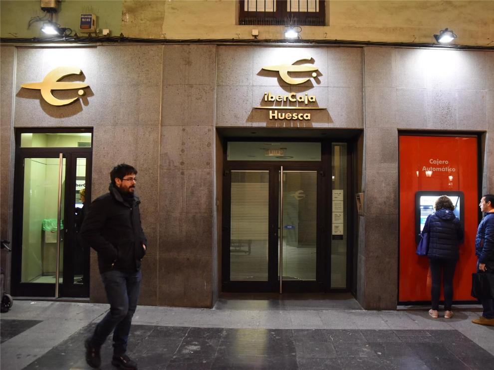 Todos los sindicatos piden a Ibercaja que dé marcha atrás en su planteamiento